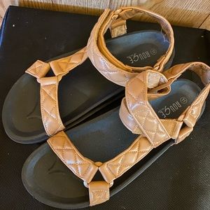 Tan goes with everything hands down